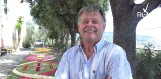 Agostino, la matita dietro l’infiorata di Diano Marina