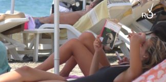 A Diano Marina al via il ‘Summer Beach Service 2020’: consegna dei libri sotto l’ombrellone, il nuovo servizio di prestito della biblioteca civica spiaggia