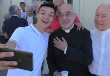 L’abbraccio di Santo Stefano per la ‘prima’ di Don Nuccio