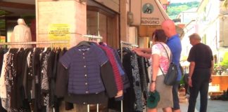 Diano Marina, stop alla ‘guerra degli stendini’: approvata la modifica del regolamento commercianti diano marina