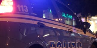 Aggrediscono e tentano di sfilare la pistola ad una guardia giurata: arrestati due giovani a Diano Marina polizia