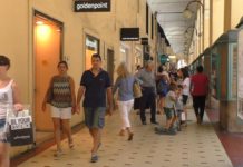 Torna “Oneglia Imperiaffari”: shopping sotto le stelle domenica 26 luglio portici oneglia