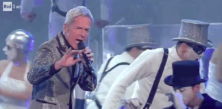 Festival di Sanremo, Claudio Baglioni apre la serata dei duetti accompagnato da una coreografia circense