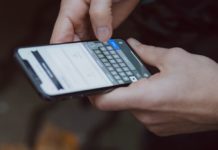 Adescava ragazzine 13enni su Instagram: 25enne imperiese denunciato dalla Polizia smartphone cellulare