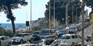 Coronavirus: posto di blocco e conseguenti code davanti al Comune di Imperia, Scajola “Segno che troppi cittadini sono ancora in giro” Controlli polizia locale imperia