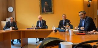 Il Governo di Monaco adotta le misure anti-virus. Scuole chiuse da lunedì, bar e ristoranti con al massimo 50 clienti, aiuti alle imprese in difficoltà. Preoccupazioni per i frontalieri italiani Governo Monaco