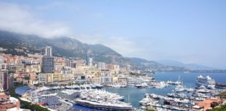 Crescono piano i contagi in Costa Azzurra. A Nizza mascherine obbligatorie e coprifuoco anticipato nizza