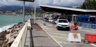 Controlli serrati e respingimenti alla frontiera di San Ludovico. Diplomazie al lavoro per sbloccare la situazione