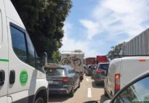 Depositata class action contro Aspi da 4,5 miliardi di euro “per risarcire i liguri del crollo del ponte Morandi e dei cantieri autostradali infiniti” coda autostrada