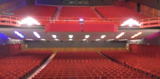 Gli alberghi di Sanremo e i biglietti del Festival per i clienti. Sono 300 a serata ma alcuni sono stati restituiti teatro ariston vuoto