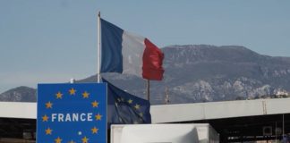 In Costa Azzurra cresce il tasso d’incidenza ma diminuiscono i ricoveri. Da lunedì mascherina obbligatoria in tutte le scuole francesi. Al via la campagna per la terza dose di vaccino francia frontiera