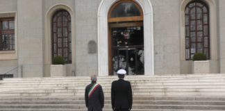 Imperia: un minuto di silenzio per le vittime del covid-19, Scajola “Ci aspetta un futuro di ripresa, dobbiamo essere virtuosi nell’ultimo miglio di questa pandemia”