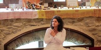 Bordighera: la maestra di yoga Debora Roggeri si racconta “È iniziato tutto da una grande sete interiore” Debora Roggeri Yoga