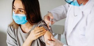 L’Aifa approva la vaccinazione mista per gli under 60: richiamo in 8-12 settimane vaccino