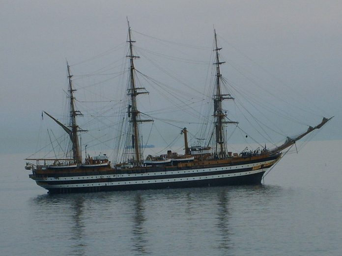 nave Amerigo Vespucci