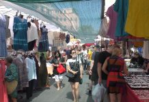 Tanta gente, pochi affari. Gli ambulanti sotto il sole di Sanremo fanno i conti con la crisi causata dalla pandemia. Sorgi: “Saldi? No, sopravvivenza”