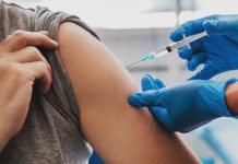 Vaccini, Toti: “Alle open night di ieri somministrate 1724 dosi”, 245 in Asl 1 vaccino