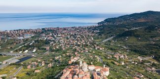 Diano Marina e Diano Castello unite per il primo raduno di auto e moto d’epoca “C’era una volta” Diano Castello