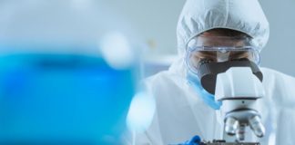 Covid, primo caso di variante Omicron in Liguria: positiva una 71enne reduce da un viaggio in Sudafrica laboratorio