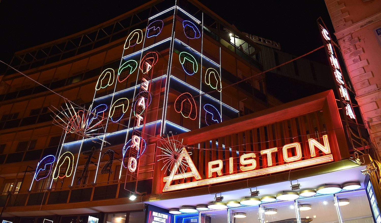 Festival di Sanremo, sulla facciata dell'Ariston si accenderà il n.72.  L'artista Lodola: "Auguro che tutto possa ricominciare"