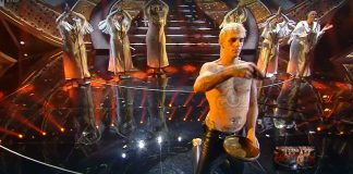 Achille Lauro apre Sanremo 2022 e si auto-battezza sul palco dell’Ariston achille lauro