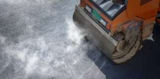 Diano Marina, lavori di asfaltatura abusivi sull’Aurelia: impresa multata e cantiere bloccato asfaltatura strada