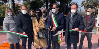 Bordighera, inaugurata la nuova area esterna della scuola “Gianni Rodari”. Il Consigliere regionale Cerri: “Investire nella scuola e negli adulti di domani è un’azione vantaggiosa per tutti”