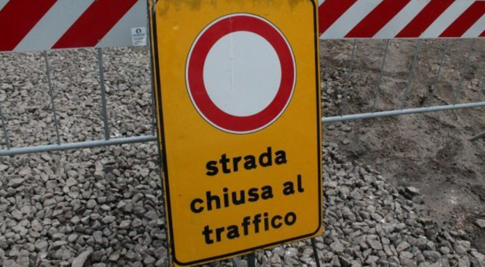 strada chiusa al traffico