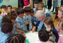 Imperia, visita del sindaco Scajola alla Scuola d’Infanzia di Piazza Roma: “Dobbiamo aiutare i bambini a crescere bene”