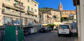 Borghetto San Nicolò, la consigliere Lorenzi: “Il luogo e i tempi della raccolta rifiuti in piazza Oberdan minano la qualità della vita” rifiuti piazza Oberdan bordighera