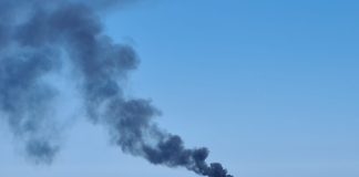 Barca in fiamme a largo di Ospedaletti e Bordighera