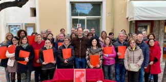 Diano Marina allestisce una panchina rossa per dire “no alla violenza sulle donne” diano marina Giornata internazionale per l'eliminazione della violenza contro le donne