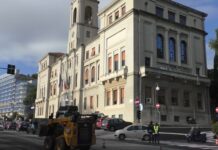 Imperia, lavori di asfaltatura davanti al Comune: traffico modificato con qualche disagio. Il cantiere rimarrà aperto per una settimana Lavori asalti comune imperia