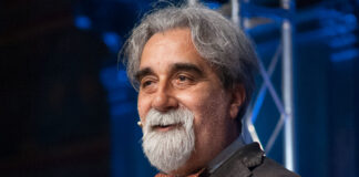 Sanremo 2023, il maestro Beppe Vessicchio posa la bacchetta: “Lo faccio solo a parole” beppe vessicchio