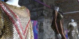 Sanremo 2023, “A far la moda comincia tu”: i trentacinque abiti più iconici di Raffaella Carrà esposti a Santa Tecla abiti Raffaella Carrà Sanremo
