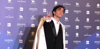 Sanremo 2023, un sorridente Tananai in conferenza: “Ho fatto pace con il Festival: dopo l’ultimo posto, è stato un anno incredibile”