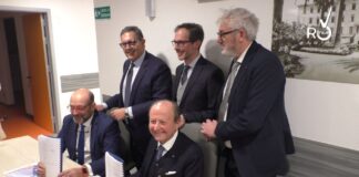 Bordighera, arriva la firma con i privati per l’ospedale Saint Charles. Toti: “Da qui a sei mesi l’apertura di tutti i reparti” firma contratto ospedale bordighera