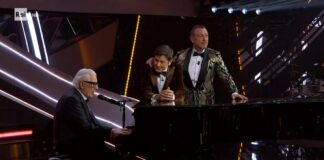 Peppino Di Capri a Sanremo 2023 riceve il premio alla Carriera peppino di capri