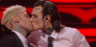 Sanremo 2023, Rosa Chemical bacia un imbarazzato Fedez: twerk e amore al teatro Ariston
