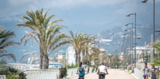 Bordighera: dal 19 al 24 aprile sul lungomare Argentina 3 scarrabili per il conferimento del materiale legnoso portato dalle mareggiate lungomare bordighera