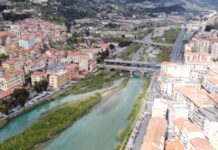 Ventimiglia, salvato dai Vigili del Fuoco un uomo intrappolato nella piena del Roja fiume roja