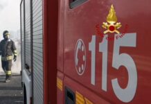 Incendio in una serra a Soldano: si alza un’alta colonna di fumo vigili del fuoco