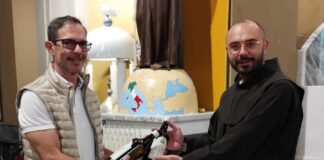 Bordighera, consegnato l’olio per l’accensione della lampada votiva in onore di San Francesco