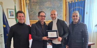 Mirko Grillo campione mondiale di Kick Boxing: l’amministrazione comunale consegna all’atleta una targa celebrativa Mirko Grillo