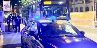 Bordighera, trovato alla fermata del bus con hashish e cocaina: arrestato un 20enne carabinieri notte