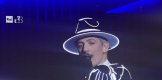 Sanremo 2024, Fiorello sale finalmente sul palco dell’Ariston: spettacolare il mix tra Modugno e Michael Jackson
