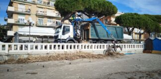 Pulizia spiagge a Diano Marina dopo la mareggiata: collaborazione tra Comune, bagni marini ed EGEA per ridurre costi e burocrazia