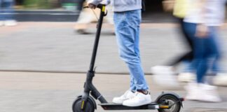 Diano Marina, controlli della Polizia sulla conduzione di monopattini elettrici: elevate sanzioni a carico dei genitori di alcuni minorenni monopattino