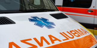 Ventimiglia, scontro tra due scooter in corso Genova: deceduto un uomo, ferita una ragazza ambulanza