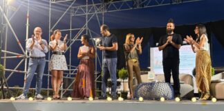 Diano Marina: oltre di 500 persone sul Molo delle Tartarughe per Gianluca Gotto a “Due parole in riva al mare”